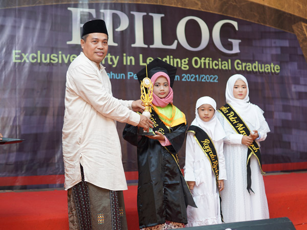 EPILOG (Exclusive Party in Leading Official Graduation) Haflatul Imtihan Akhirussanah dan pelepasan Kelas 6 Serta Penerimaan Raport 2021-2022